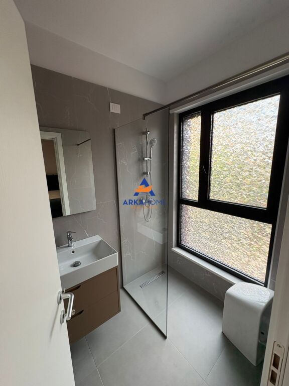 JEPET ME QERA APARTAMENT 1+1+BALLKON "KOMUNA E PARISIT " 160.000 LEKE