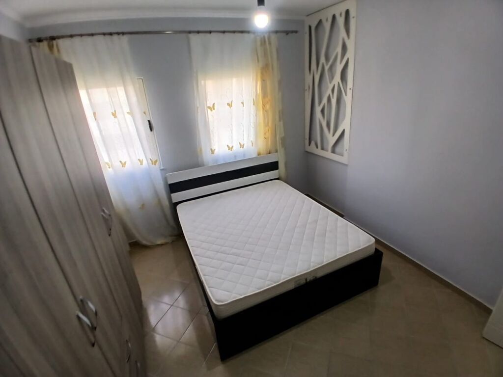 1+1, commune of Paris, 450 thousand lek