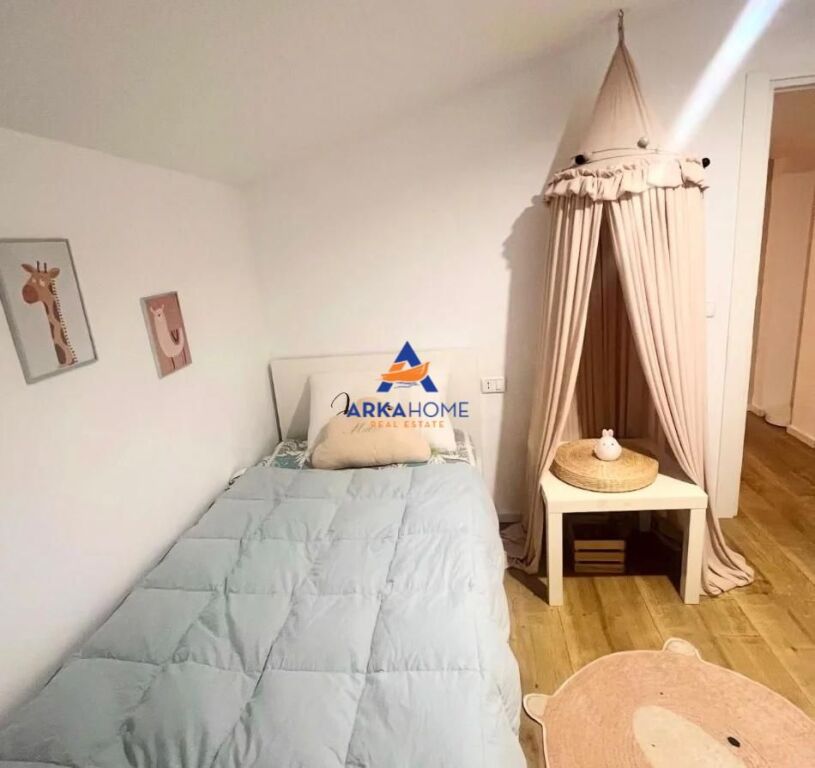 DUPLEX IN AFFITTO 2+1+BALCONE+VERANDA "VICINO ALLA STRADA BILL CLINTON, COLLINA DEL SOLE" 120.000 LEKE