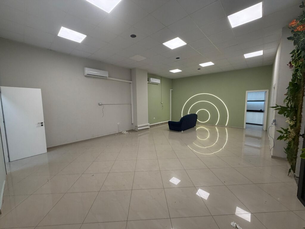 🏢 Office space for rent 👍 📍 Opposite American Hospital 3, with a view of the main street ✨