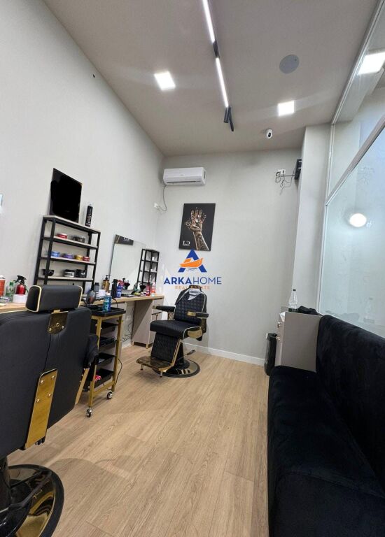 LOCALE COMMERCIALE IN VENDITA 24M2 "VICINO ALLA STRADA BARIKADAVE" 165.000 EURO