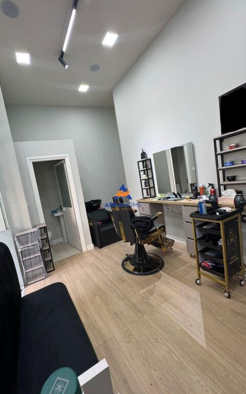 LOCALE COMMERCIALE IN VENDITA 24M2 "VICINO ALLA STRADA BARIKADAVE" 165.000 EURO