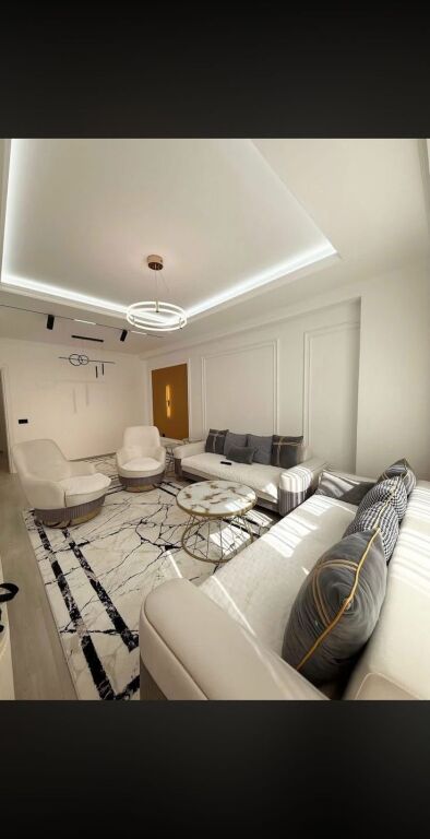 🏠 Apartament me qera tek 📍 Urban Gate, Astir  🏢 Kati 3 me ashensor 🛏️ Tipologji : 2+1 🛁 2 banjo 🌇 3 ballkone 📐 Siperfaqe 118m² 🆕 Pallat i ri 💶 600€/muaj   