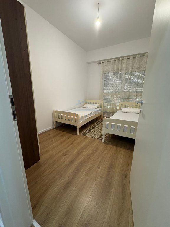 Rent, Apartment 2+1+2, Kaimi Complex, Ali Demi, Tirana.