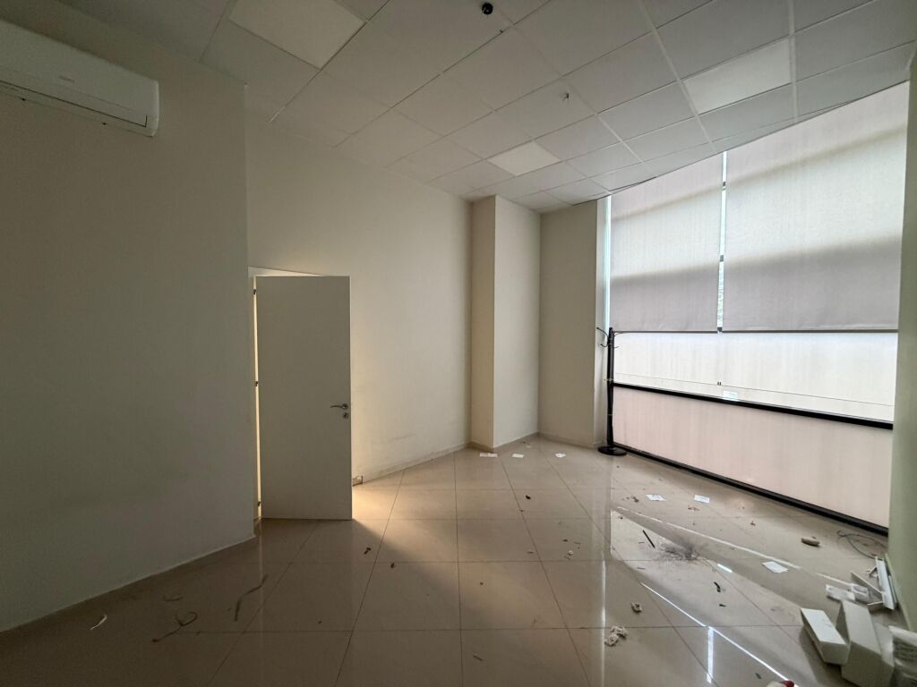 🏢 Office space for rent 👍 📍 Opposite American Hospital 3, with a view of the main street ✨
