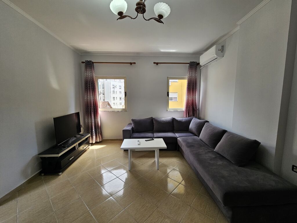 📌 Jepet apartament 1+1 me qera tek Komuna e Parisit, prane Kompleksit Kika