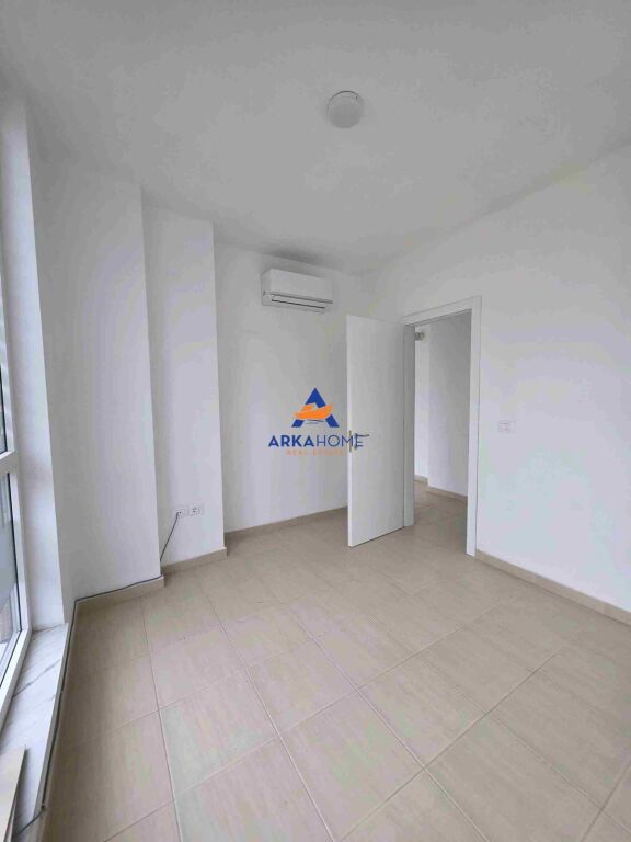 JEPET AMBIENT ME QERA 60M2 "PRANE BULEVARDIT TE RI KOMPLEKSI AVID" 44000 LEKE