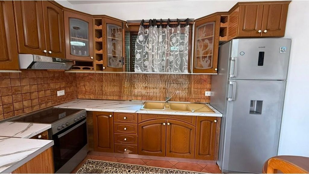 JEPET ME QIRA KAT VILE 2+1 NE SHKOZE! 370 € /Muaj