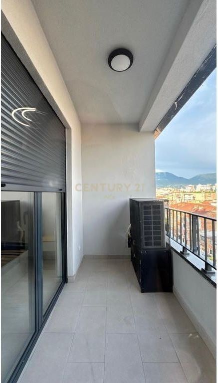 apartament 1+1 në rrugën Karl Gega, pranë ish Stacionit të Trenit!