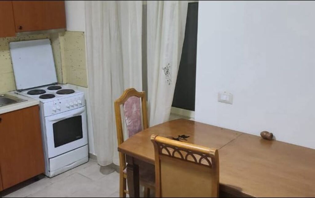 MONOLOCALE 23000 LEKE. EX MERCATO ELETTRICO