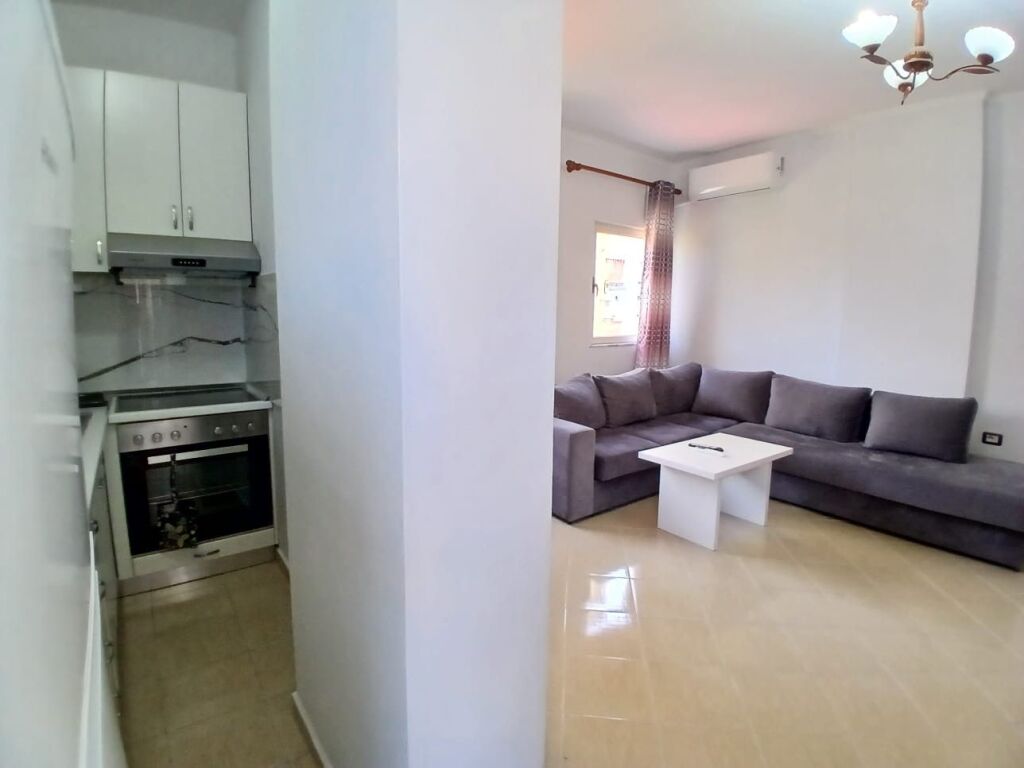 1+1, commune of Paris, 450 thousand lek