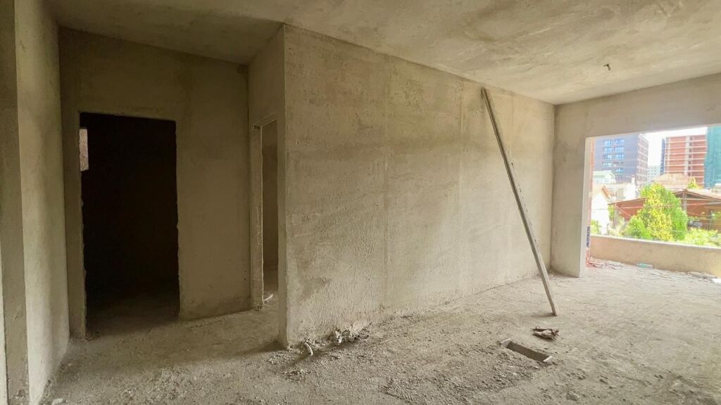SHITET: 1+1 +1 Garderobe 📍Ish Fusha e Aviacionit(Perballe Shk. Dhori Leka) -1500€/m²🔥 - 130,000€ - Sp.84m² || Pagese me keste✨️