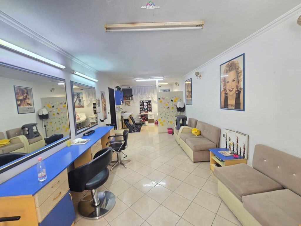 Negozio in Affitto in Via delle Barricate (ID BD21916) Tirana