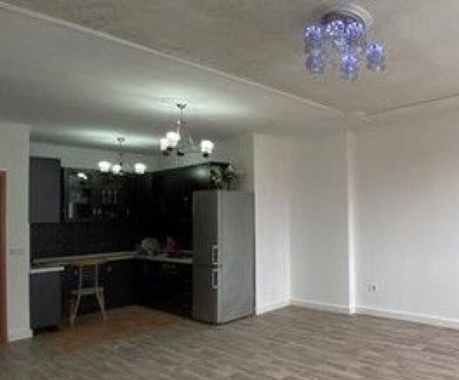 Apartament 3+1+2 për Qira / Zyrë  Ish Ekspozita