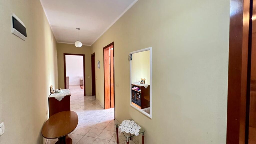 Me Qera: 2+1+2wc📍Brryl (Buze Rruge Kryesore) - 60,000 Leke/Muaj - S.115m² - Pallat i Ri me dy ashensor