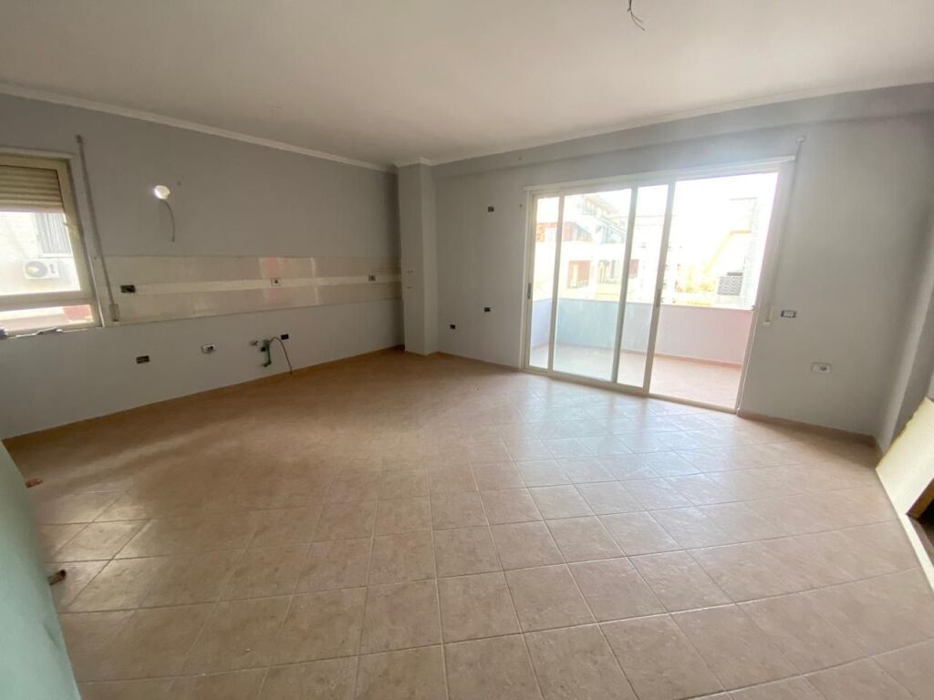 2+1, presso l'hotel Radison Liq i Thate, 225 mila euro