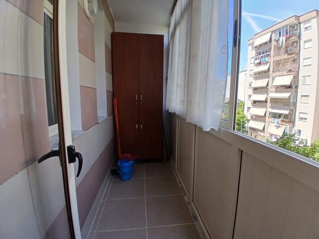 1+1, commune of Paris, 450 thousand lek