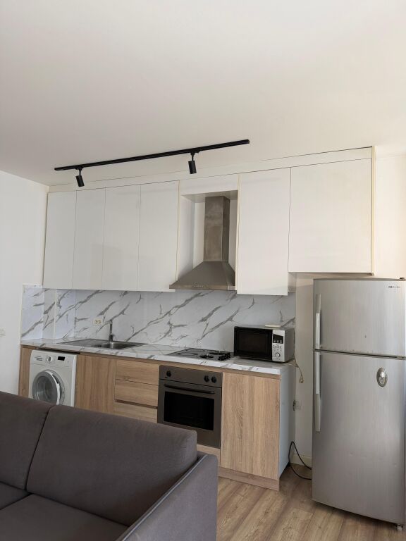 Apartament 1+1 me Qera Rruga e Barrikadave