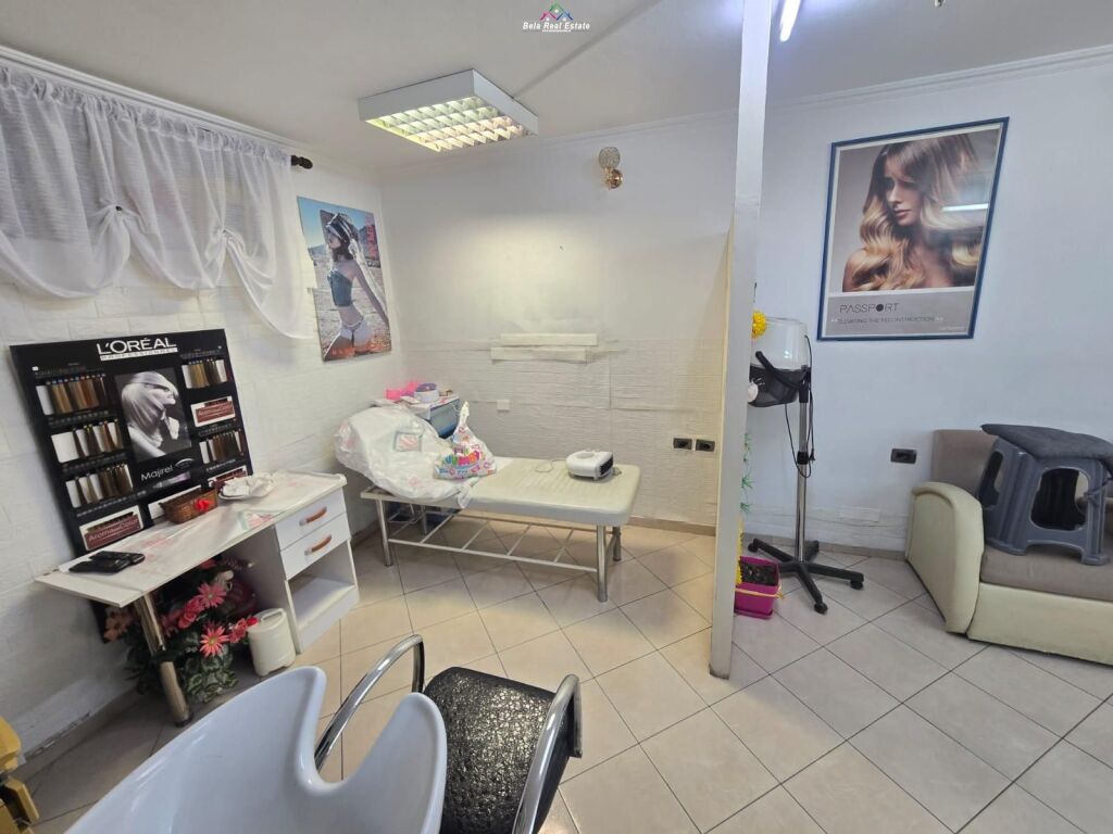 Negozio in Affitto in Via delle Barricate (ID BD21916) Tirana