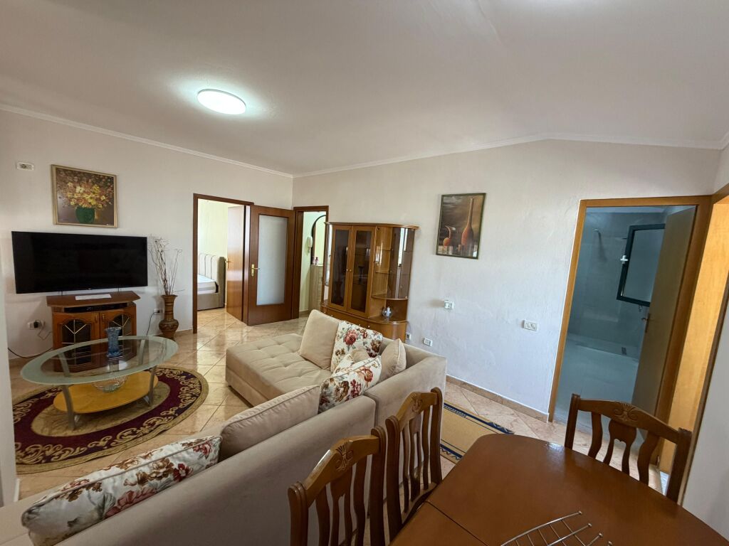 🏡 Appartamento 2+1+2 in affitto 📍 Via Dibrës, vicino al Complesso “Halili” ✨