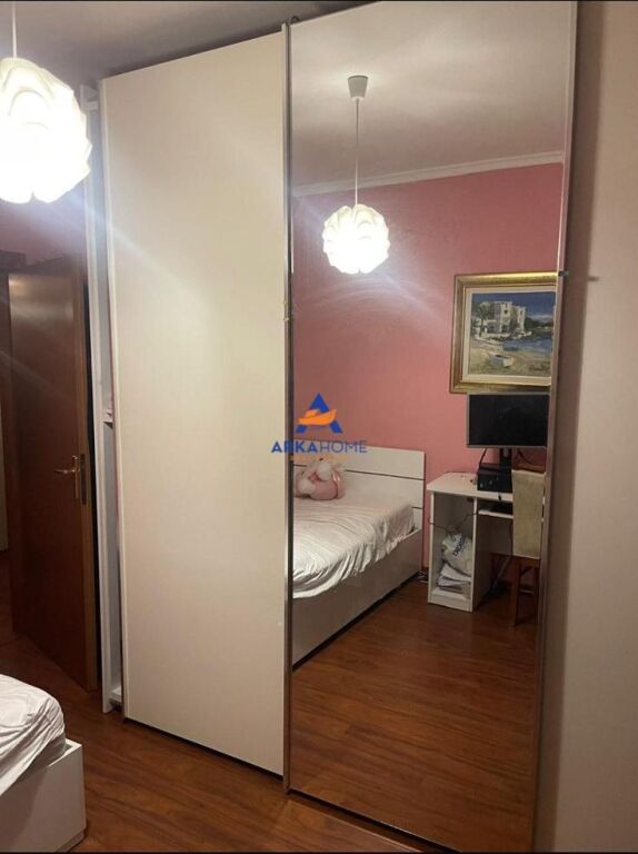 JEPET APARTAMENT 2+1+2 ME QERA "TEK ISH EKSPOZITA, TIRANË" 1000 EURO