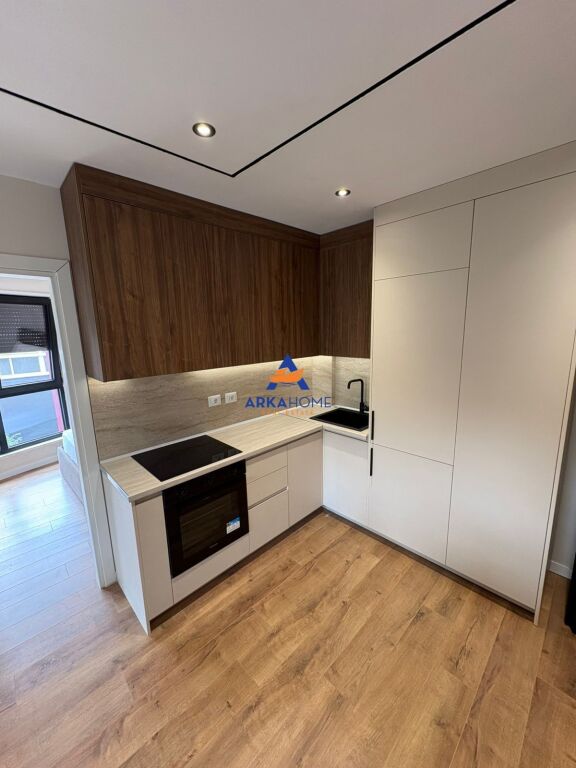 JEPET ME QERA APARTAMENT 1+1+BALLKON "KOMUNA E PARISIT " 160.000 LEKE