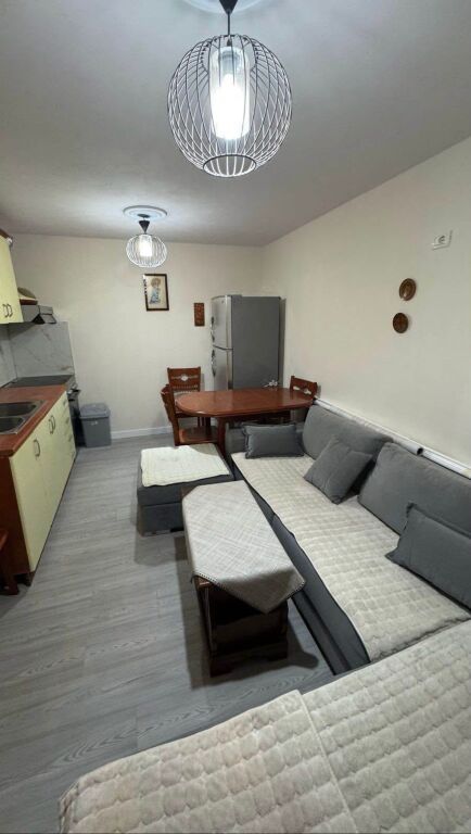1+1,kat 1 pallat ekz,kinostudio,350 mije leke