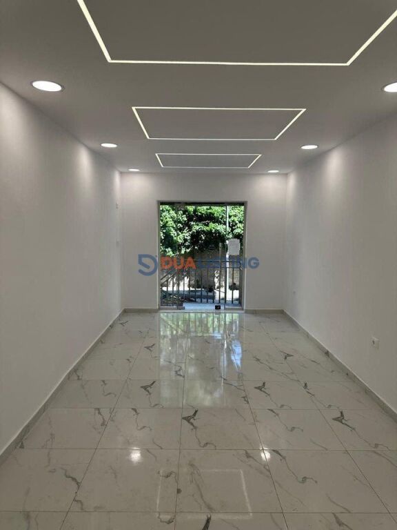 We offer business premises for rent on floor 0 near the American Embassy.
