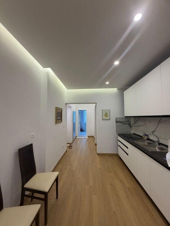 Jepet me qera apartament 1+1 i mobiluar tek Fakulteti Juridik