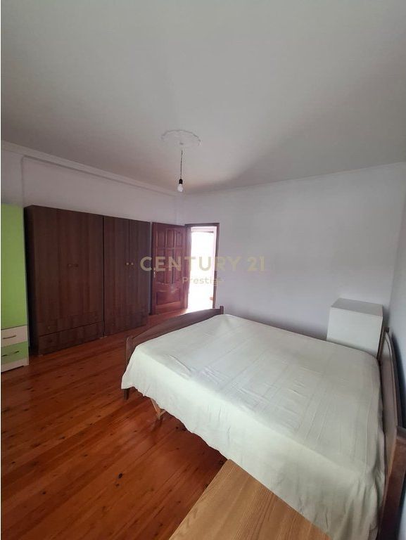 PIANO VILLA IN AFFITTO SITUATO AL RONDO DI SHKOZA! 450 € /Mese