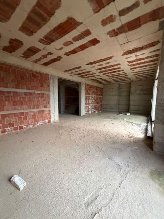 🏡 Vilë 3-Katëshe për Shitje – Collina Verde Residence