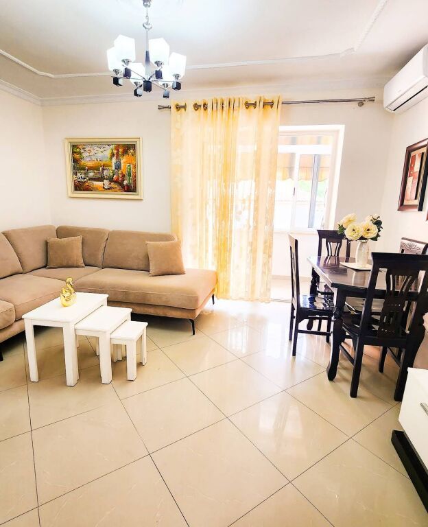 We rent a 3+1 apartment at Pazari i Ri