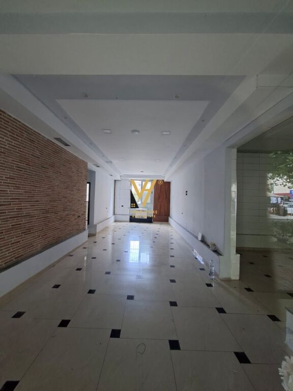 SHOP FOR RENT 75 M2 NEAR THE FORMER BUS PARK 1,500 EURO