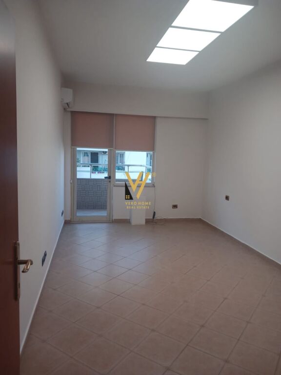 UFFICIO 70 M2 IN AFFITTO A MYSLYM SHYR 60.000 LEKE