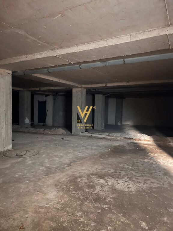 LOCALE COMMERCIALE 420 M2 IN AFFITTO A XHAMLLIKU 1.500 EURO