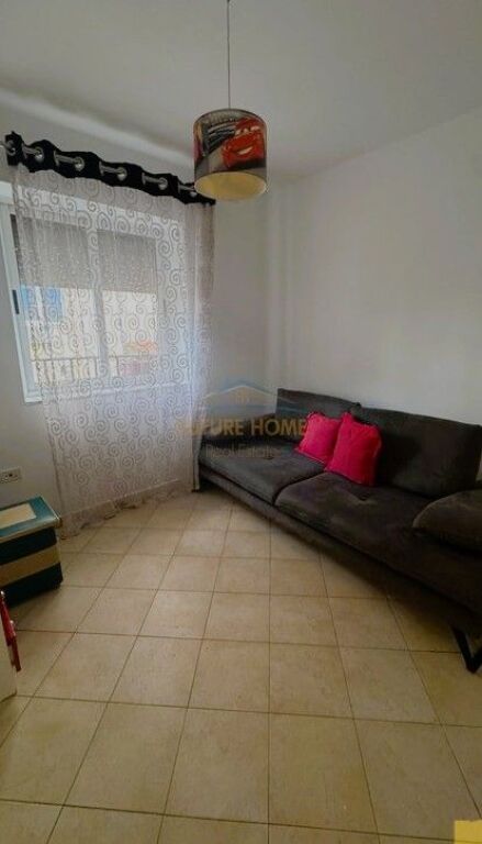 Disponiamo di un appartamento 3+1 in affitto in Via Fortuzi