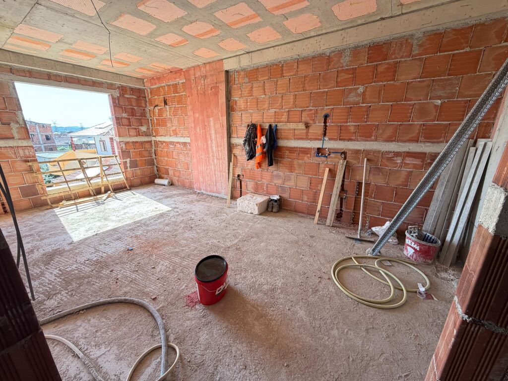 🏡 Apartment 1+1 for sale  📍 “5 Maji” Street, Tirana
