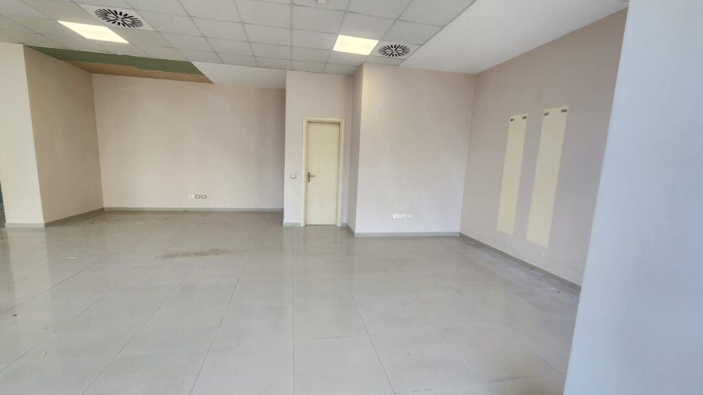Locale Commerciale in Affitto nella zona dell'ex Distretto a Durrës !
