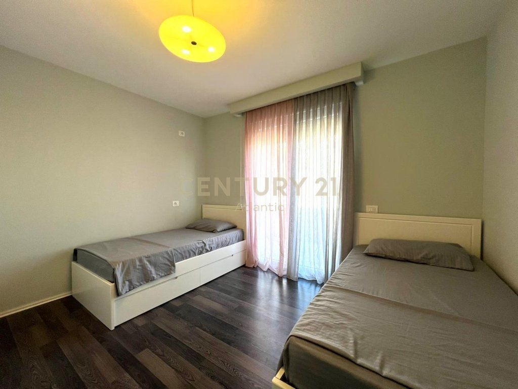 ESCLUSIVO! VENDESI APPARTAMENTO LUSSO 2+1+2 BAGNI + 80M2 VERANDA E 1 GARAGE SULLA SPIAGGIA ILIRIA DURRES!