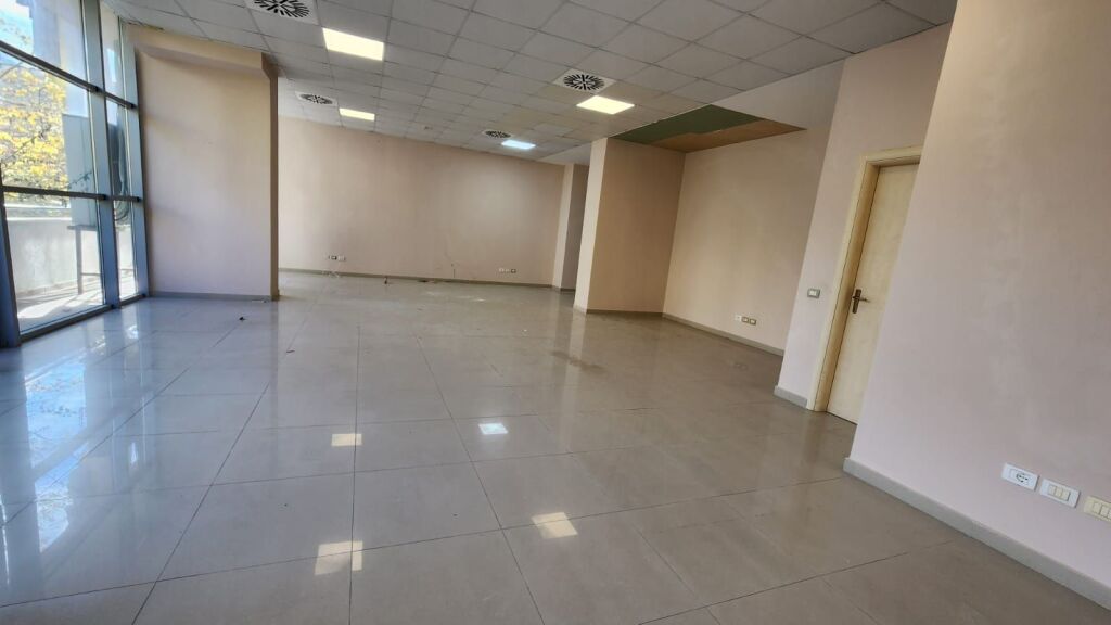 Locale Commerciale in Affitto nella zona dell'ex Distretto a Durrës !