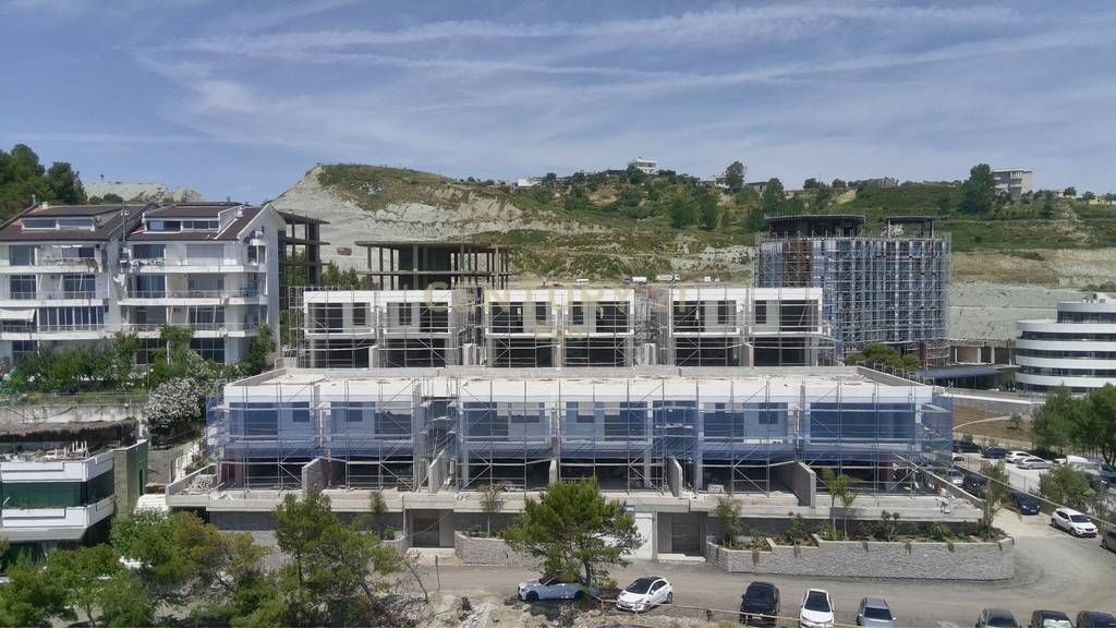 Villa con piscina in vendita a Currila Coast, Durrës (Ballore sul mare) !