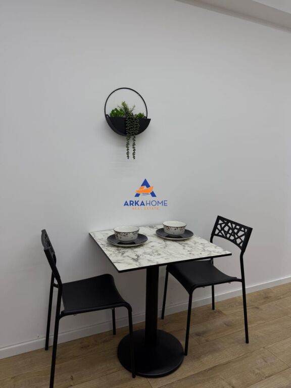 MONOLOCALE IN AFFITTO "PRESSO 21 DHJETORI, TIRANA" 55.000 LEKE