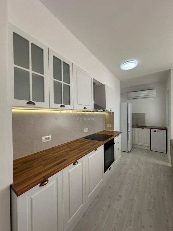 Appartamento 3+1+2 in affitto vicino al Mercato Industriale di Durazzo 800 € /Mese