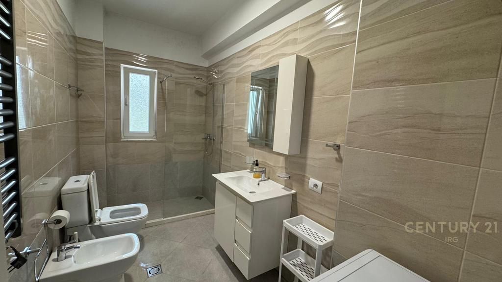 AFFITTASI APPARTAMENTO 2+1+POSTO AUTO VICINO AL GIARDINO BOTANICO! 750 € /Mese