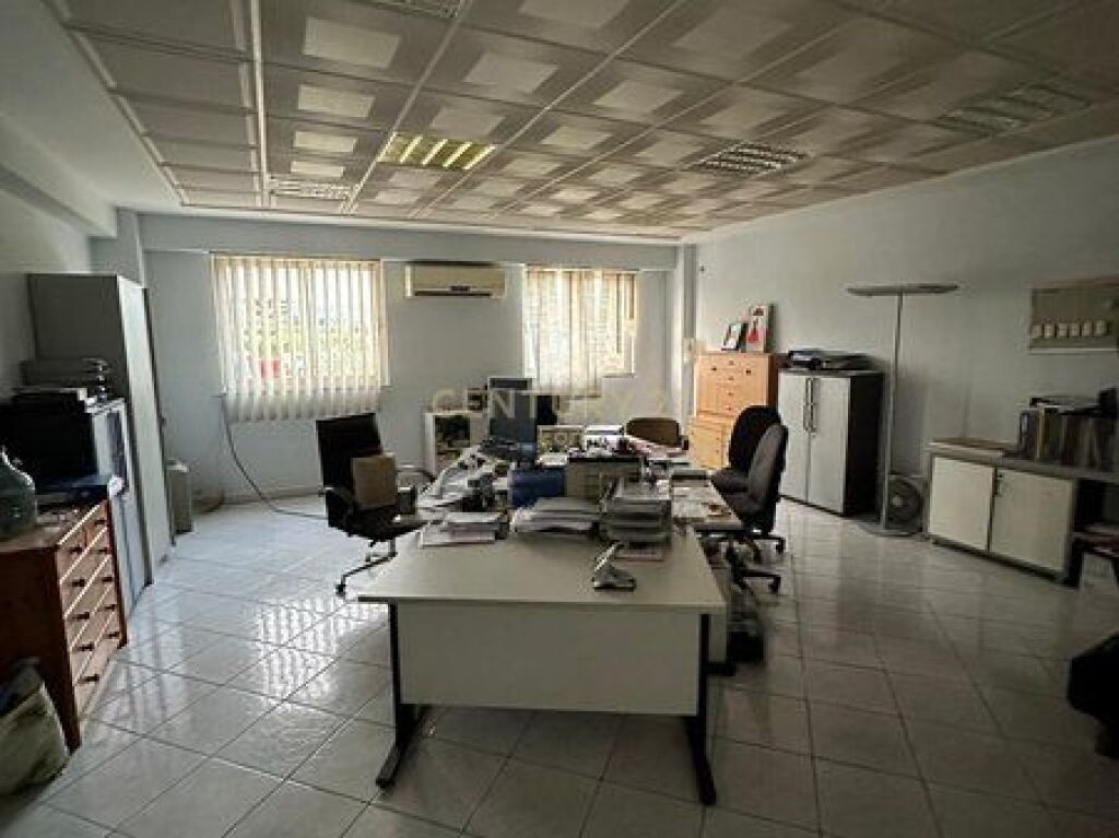 Shitet ambient biznesi+toke ne autostraden Dr-Tr (9200m2)