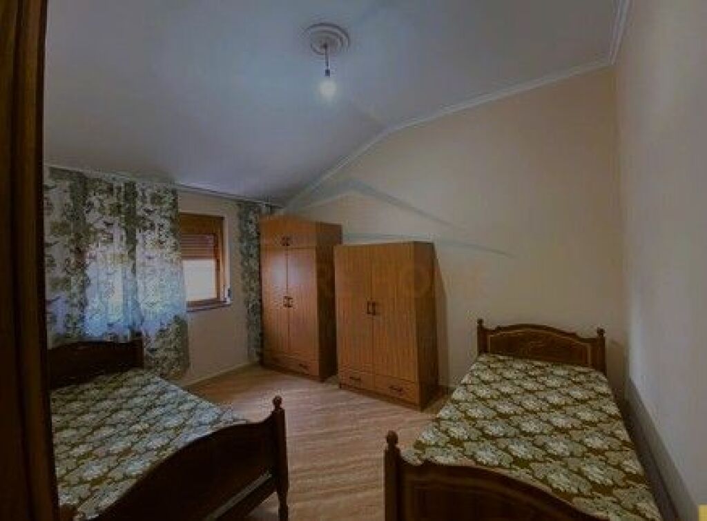 jepet me qera apartament 1+1 tek Rruga Siri Kodra.
