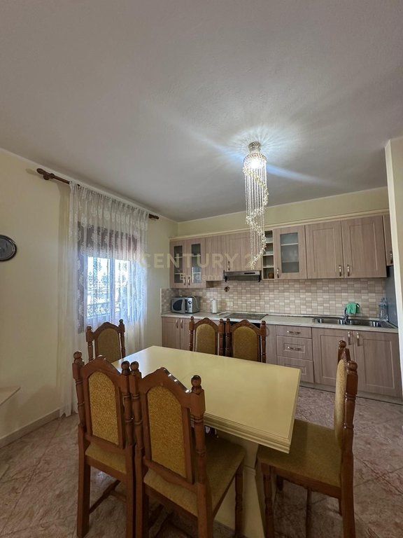 Appartamento 2+1+2 In Affitto al Mercato di frutta e verdura, Durrës - 450€ | 138 m²