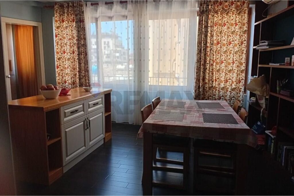 Apartment 3+1 for rent Skenderbe Square