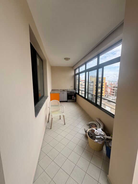 Jepet me qera apartament 1+1 te 21 Dhjetori te Joena