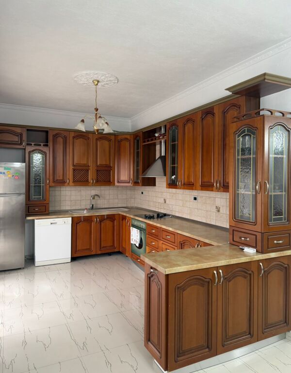 Affitto | Shtëpi private 2 + 1 | Sauk | 500 €/mese